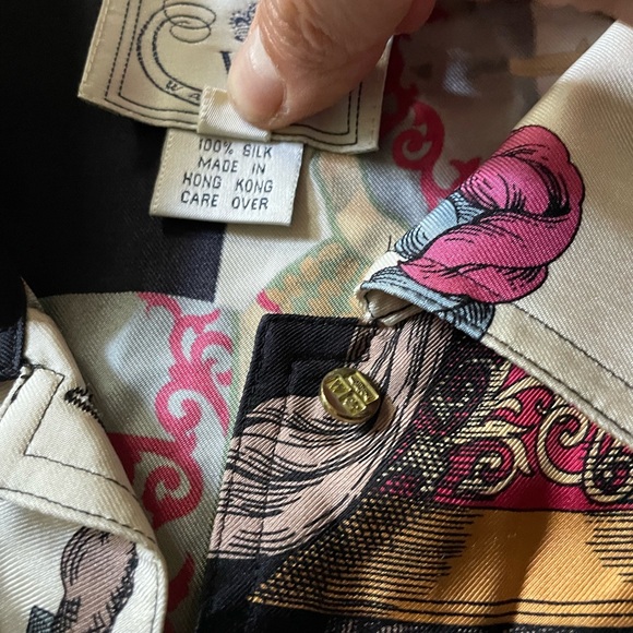 Blouse size 2 WATHNE measurements in pictures. It’s silk - Picture 6 of 9